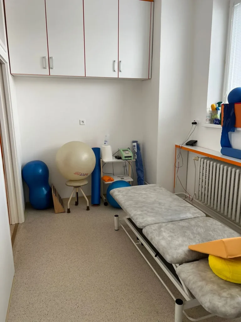 Cvičebna s rehabilitačními pomůckami – J&J Rehab, rehabilitace Ostrava