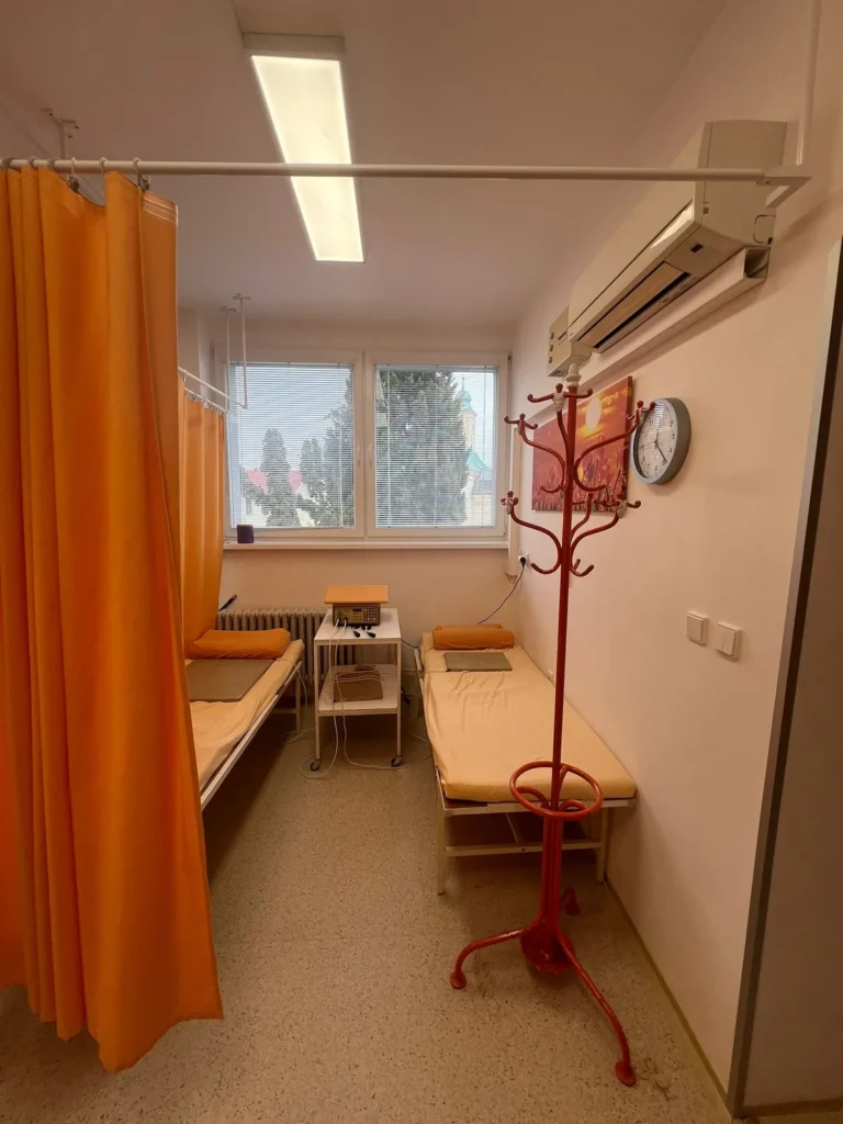 Místnost pro fyzikální terapii – J&J Rehab, rehabilitace Ostrava